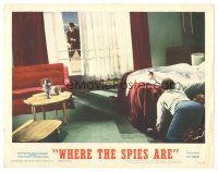 7z966 WHERE THE SPIES ARE LC #8 '65 English secret agent David Niven hiding behind bed!