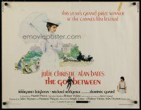 8b119 GO BETWEEN 1/2sh '71 artwork of Julie Christie with umbrella, directed by Joseph Losey!