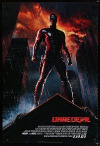 8c200 DAREDEVIL style A advance DS 1sh '03 great image of Ben Affleck in costume standing in rain!
