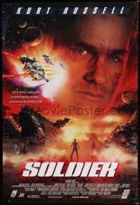 8c697 SOLDIER DS 1sh '98 huge close-up of Kurt Russell, wild sci-fi images!