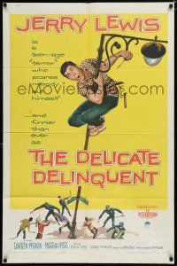 8e216 DELICATE DELINQUENT 1sh '57 wacky teen-age terror Jerry Lewis hanging from light post!