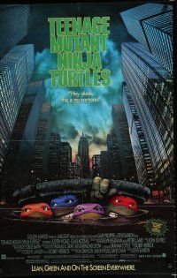 8e856 TEENAGE MUTANT NINJA TURTLES 1sh '90 live action, cool image of turtles in NYC sewers!