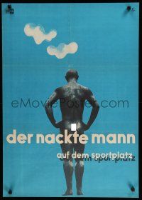 8g008 NAKED MAN IN THE STADIUM East German 23x32 '74 Der nackte Mann auf dem Sportplatz!