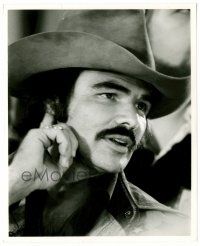 8h172 BURT REYNOLDS 8.25x10 still '76 great close up wearing cowboy hat from Semi-Tough!