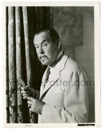 8h186 CASTLE IN THE DESERT 8x10.25 still '42 c/u of Sidney Toler as Charlie Chan holding a clue!