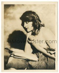 8h622 MARTHA MANSFIELD deluxe 8x10 still '10s almost naked close up reading book & eating apple!