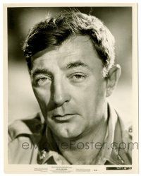 8h744 ROBERT MITCHUM 8x10.25 still '64 head & shoulders portrait from Man in the Middle!
