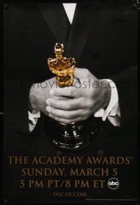 8j019 78th ANNUAL ACADEMY AWARDS 1sh '05 cool Studio 318 design of man in suit holding Oscar!