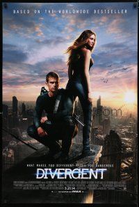 8j208 DIVERGENT advance DS 1sh '14 cool image of sexy Shailene Woodley, Theo James!