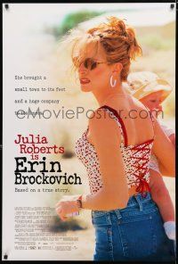 8j232 ERIN BROCKOVICH DS 1sh '00 full-length image of Julia Roberts holding baby, Soderbergh
