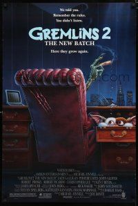 8j299 GREMLINS 2 DS 1sh '90 great Winters artwork of Gremlin in executive chair!
