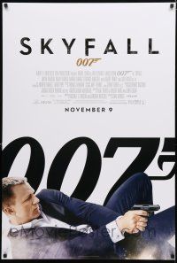 8j673 SKYFALL advance DS 1sh '12 cool c/u of Daniel Craig as James Bond on back shooting gun!