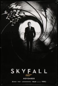 8j675 SKYFALL teaser DS 1sh '12 cool image of Daniel Craig as Bond in gun barrel, newest 007!