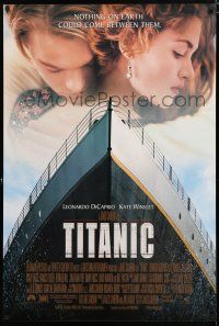 8j760 TITANIC heavy stock 1sh '97 great romantic image of Leonardo DiCaprio & Kate Winslet!
