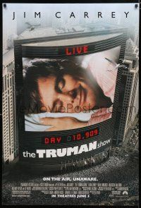 8j782 TRUMAN SHOW advance DS 1sh '98 cool image of Jim Carrey on large screen, Peter Weir