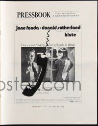 8k569 KLUTE pressbook '71 Donald Sutherland helps intended murder victim & call girl Jane Fonda!