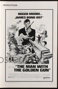 8m093 MAN WITH THE GOLDEN GUN pressbook '74 art of Roger Moore as James Bond 007 by Robert McGinnis