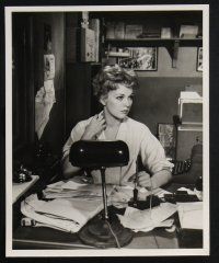 8r919 MIDDLE OF THE NIGHT 2 8x10 stills '59 sexy young Kim Novak at desk & getting warmed up!