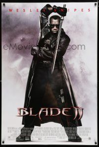8t108 BLADE II DS 1sh '02 great image of Wesley Snipes in leather coat w/sword!