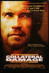 8t176 COLLATERAL DAMAGE DS 1sh '02 angry looking Arnold Schwarzenegger is out for revenge!