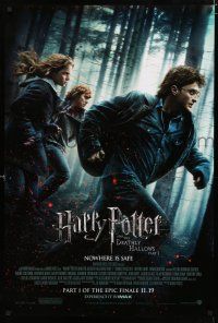 8t322 HARRY POTTER & THE DEATHLY HALLOWS PART 1 advance DS 1sh '10 Daniel Radcliffe on the run!