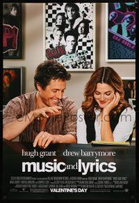 8t512 MUSIC & LYRICS advance DS 1sh '07 cool image of Hugh Grant & pretty Drew Barrymore!