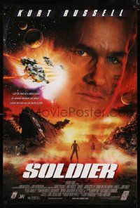 8t701 SOLDIER 1sh '98 huge close-up of Kurt Russell, wild sci-fi images!