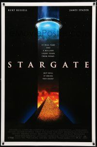8t740 STARGATE 1sh '94 Kurt Russell, James Spader, a million light years from home!