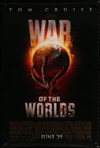8t811 WAR OF THE WORLDS advance DS 1sh '05 Spielberg, cool alien hand holding Earth artwork!