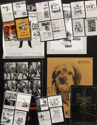 8w047 LOT OF 25 UNCUT PRESSBOOKS '50s-70s great advertising images from a variety of movies!