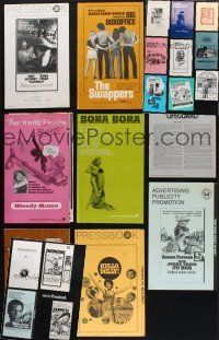 8w049 LOT OF 22 UNCUT PRESSBOOKS '60s-70s great advertising images from a variety of movies!
