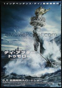8z629 DAY AFTER TOMORROW advance DS Japanese 29x41 '04 image of Statue of Liberty in tidal wave!