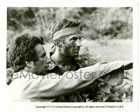 9a217 DEER HUNTER candid 8x10.25 still '78 Michael Cimino goes over a scene with Robert De Niro!