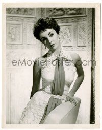9a252 ELIZABETH TAYLOR 8x10.25 still '50s full-length sexy portrait of the legendary actress!