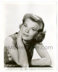 9a311 GENA ROWLANDS 8.25x10 still '62 pretty close portrait from Lonely Are The Brave!