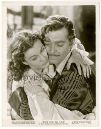 9a339 GONE WITH THE WIND 8x10.25 still R47 close up of Clark Gable & Vivien Leigh embracing!