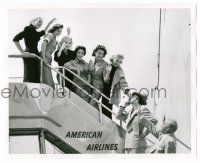 9a363 GUYS & DOLLS candid 8.25x10 still '55 Brando & Goldwyn welcome ladies disembarking airplane!
