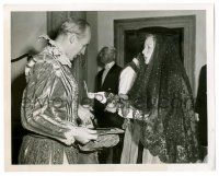9a428 IRENE DUNNE 7.25x9 news photo '51 at palace party in Venice w/ MPAA President John McCarthy!