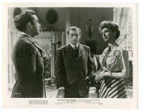 9a497 KIND HEARTS & CORONETS 8x10 still '50 Alec Guinness between Dennis Price & Valerie Hobson