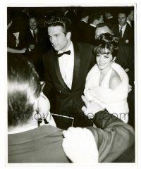 9a652 NATALIE WOOD/WARREN BEATTY 8.25x10 still '62 sexy couple attending the 35th Academy Awards!