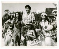 9a688 PARADISE - HAWAIIAN STYLE 8.25x10 still '66 Elvis Presley & Irene Tsu with Tahitian girls!