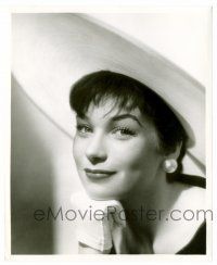 9a803 SHIRLEY MACLAINE 8.25x10 still '57 smiling close up with white gloves & wide-brimmed hat!