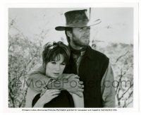 9a928 TWO MULES FOR SISTER SARA 8x10 still '70 Clint Eastwood with arm around Shirley MacLaine!
