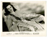 9a994 YOUNG WIDOW 8x10.25 still '46 full-length close up of sexy Jane Russell reclined in chair!