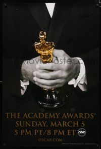 9b016 78th ANNUAL ACADEMY AWARDS 1sh '05 cool Studio 318 design of man in suit holding Oscar!