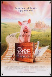 9b085 BABE PIG IN THE CITY advance DS 1sh '98 cute image of director George Miller's talking pig!