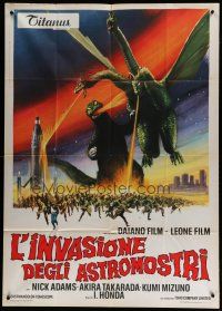 9d330 INVASION OF ASTRO-MONSTER Italian 1p '70 Toho, cool different art of battling monsters!