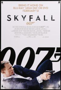 9e923 SKYFALL video poster '12 cool c/u of Daniel Craig as James Bond on back shooting gun!