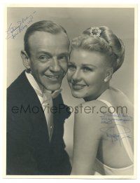 9j111 FRED ASTAIRE/GINGER ROGERS signed deluxe 10x13 still '40s c/u of the legendary dance team!