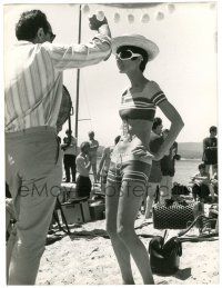 9j229 TWO FOR THE ROAD candid 8.25x11 still '66 Audrey Hepburn & director Stanley Donen on beach!